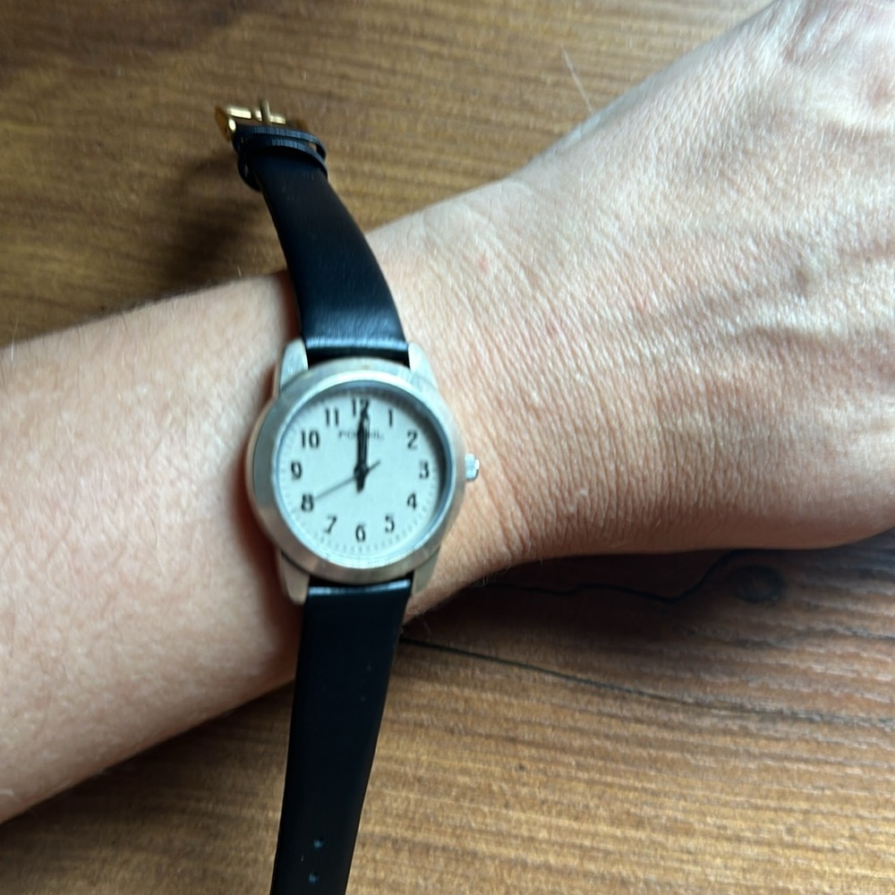 Vintage Fossil Watch - Picture 5 of 6